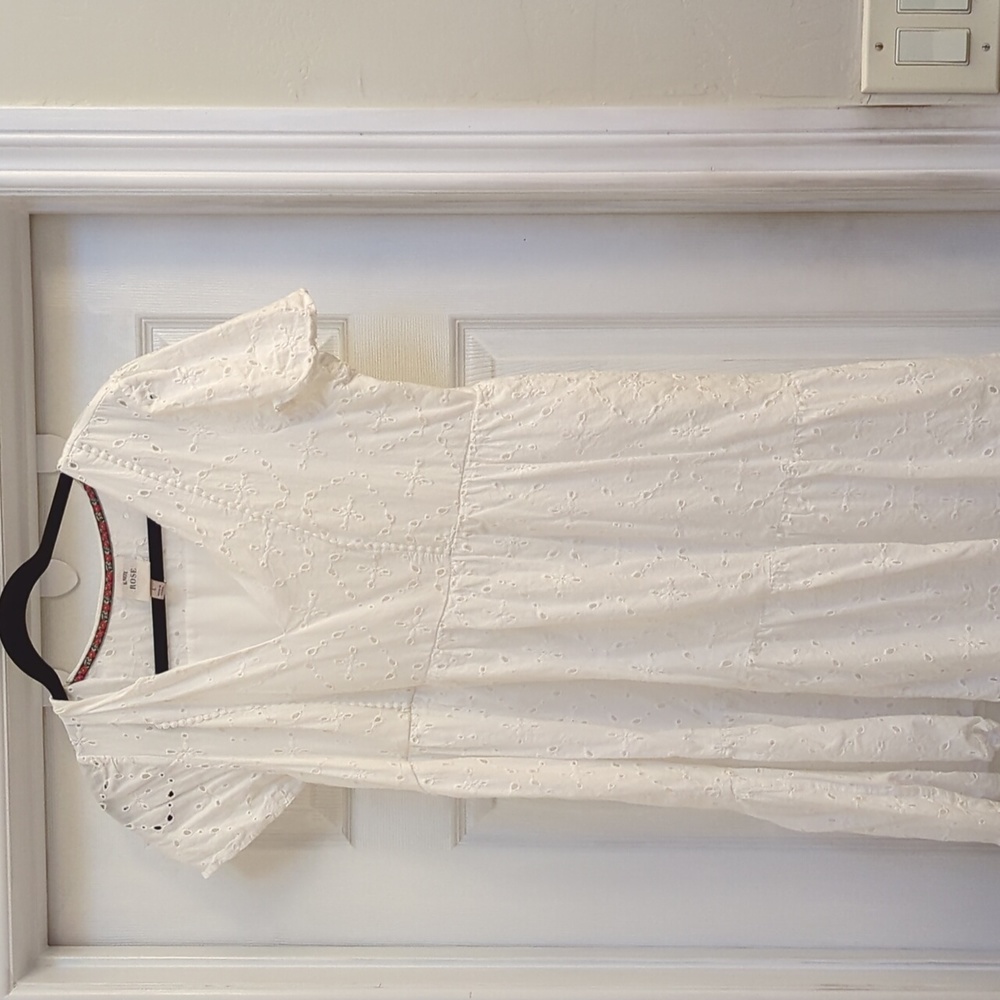 Woman's white dress size large